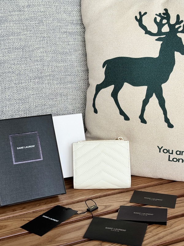 イヴサンローラン財布背面デザイン